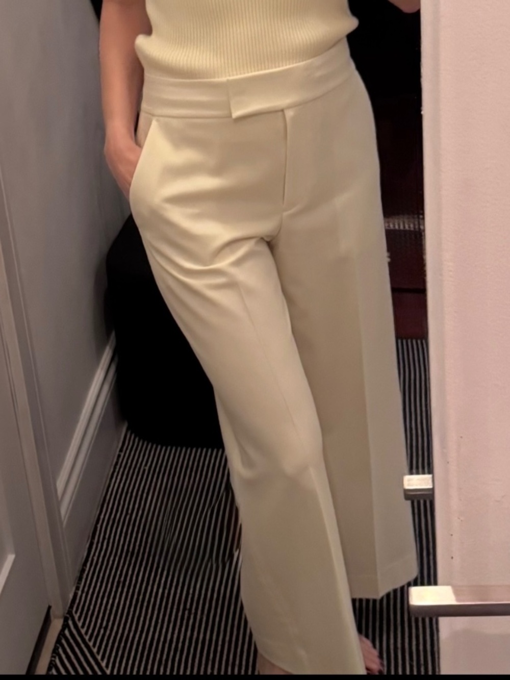 Club Monaco Cream Wide Leg Cropped Trousers | Size 2
